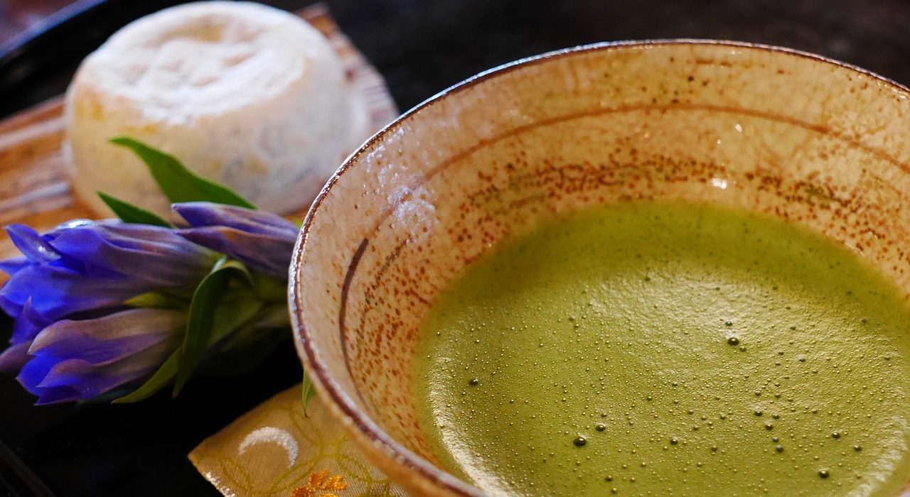 Ceaiul matcha - cum transformăm această pudră rafinată în tradiționala băutură cremoasă?